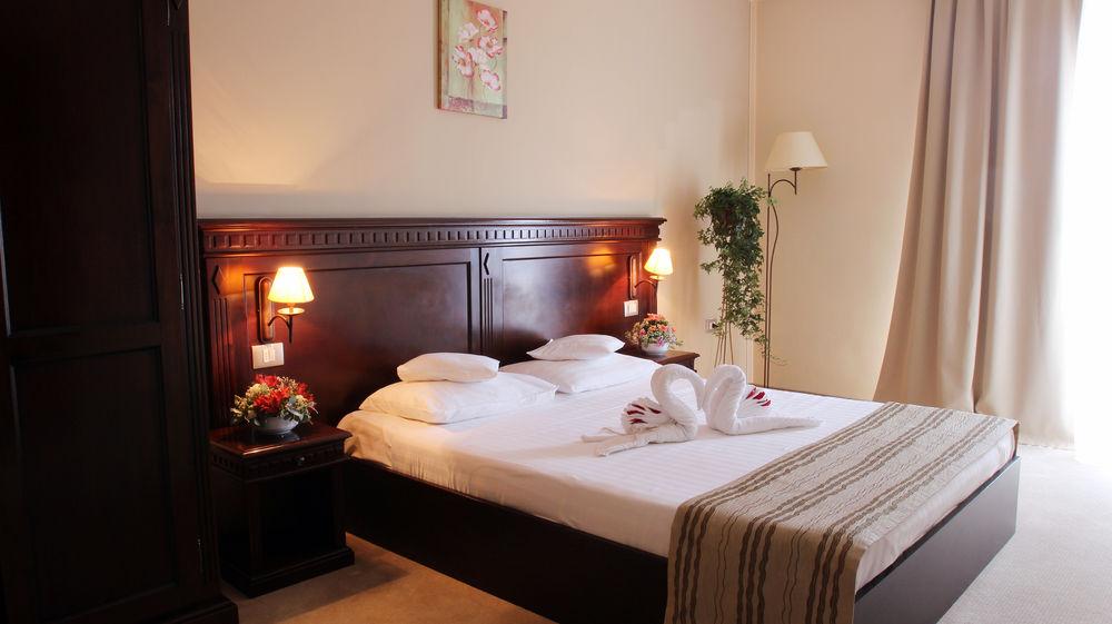 Royal Class Hotel Kaloşvar Dış mekan fotoğraf