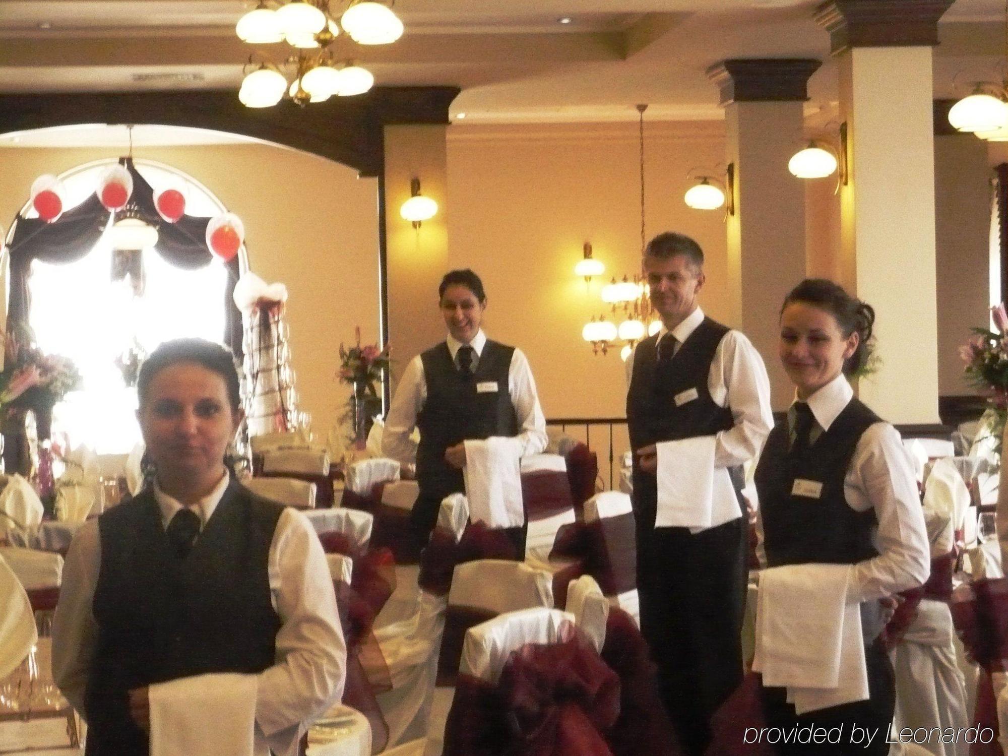 Royal Class Hotel Kaloşvar Restoran fotoğraf