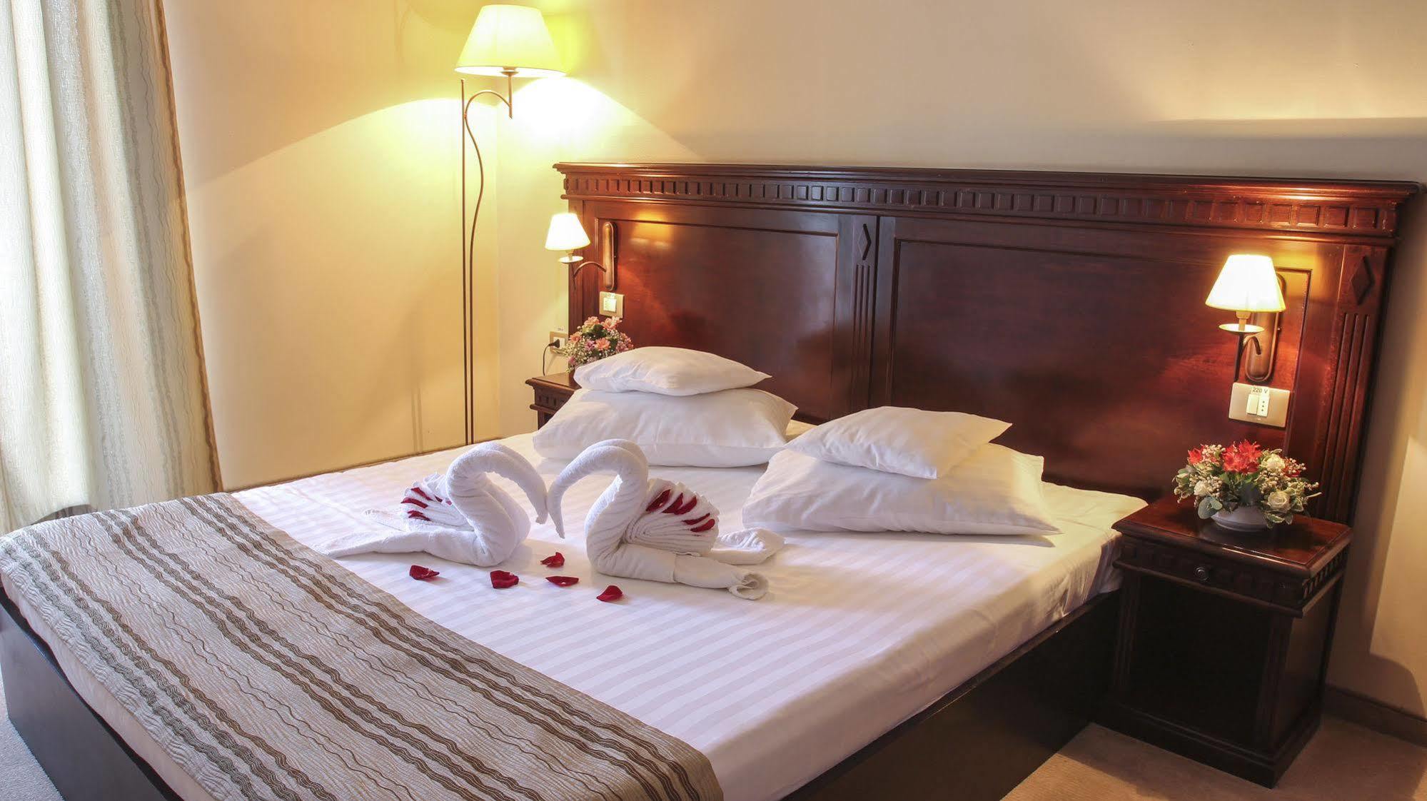Royal Class Hotel Kaloşvar Dış mekan fotoğraf