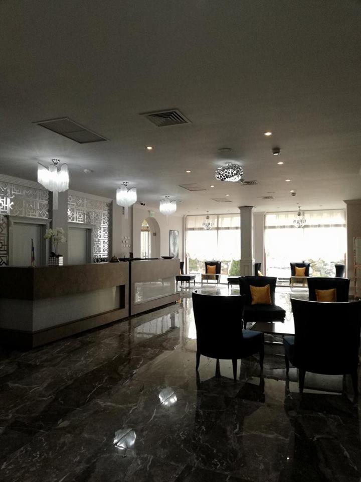 Royal Class Hotel Kaloşvar Dış mekan fotoğraf