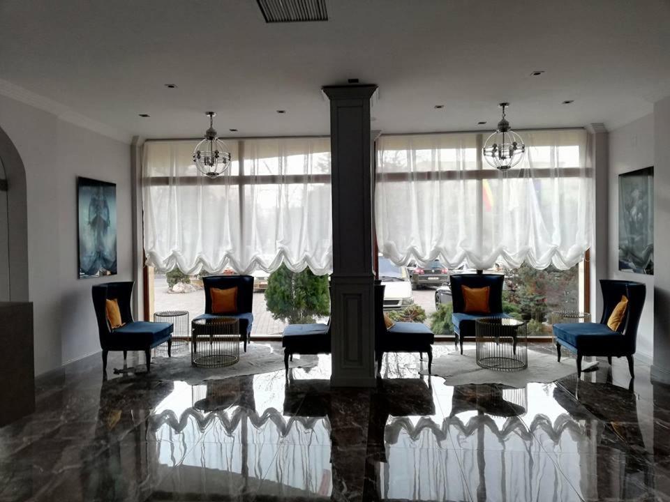 Royal Class Hotel Kaloşvar Dış mekan fotoğraf