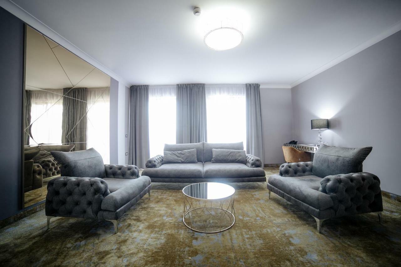 Royal Class Hotel Kaloşvar Dış mekan fotoğraf