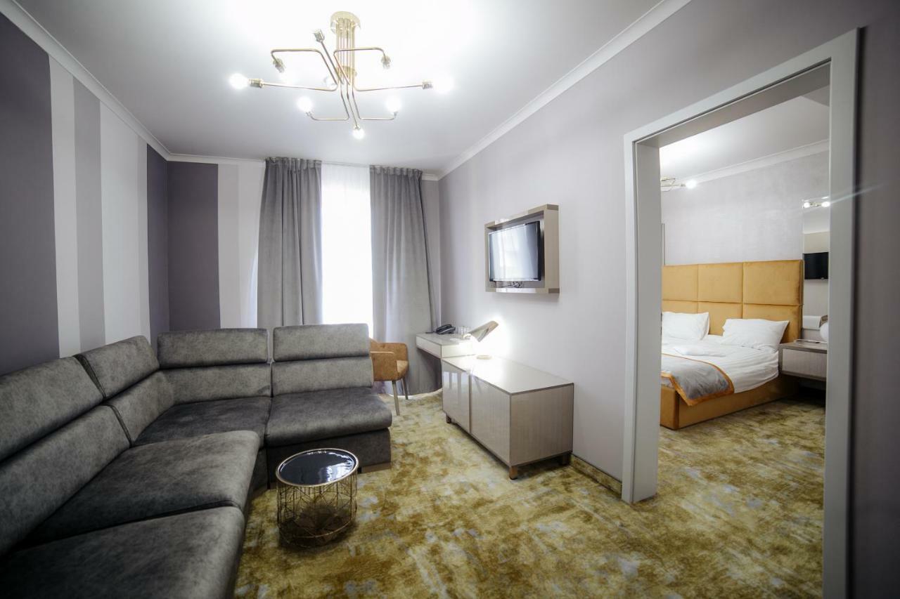 Royal Class Hotel Kaloşvar Dış mekan fotoğraf